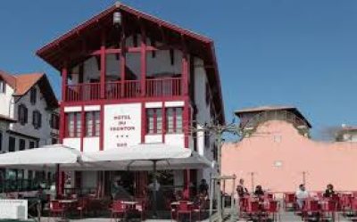 Hôtel du Fronton, Bidart, façade